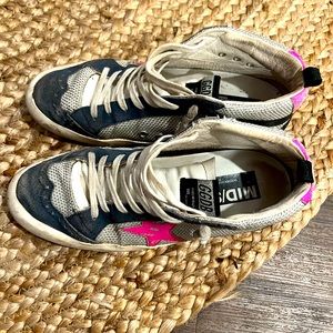 Golden Goose Mid Star Sneaker
Color: White/pink
Size: 9B / 39EU